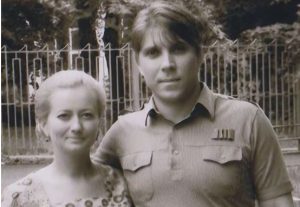 Marina i Igor 1971. dobijaju dete tamne puti, ubeđen da ga je prevarila, odmah je napustio: Niz čudnih i jezivih događaja doveo ga do zapanjujuće istine - featured image