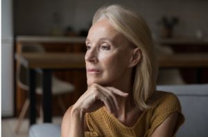 Kad me je pregledao ginekolog, otkrio mi je istinu o mužu koja me je zaprepastila: Nisam ni slutila s kim živim više od 20 godina i imam decu - content image