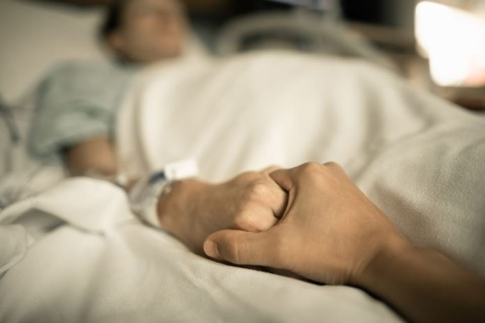 Ovo je jeziv potez koji ljudi naprave neposredno pre nego što umru: Objašnjenje koje se krije iza toga je neverovatno - featured image