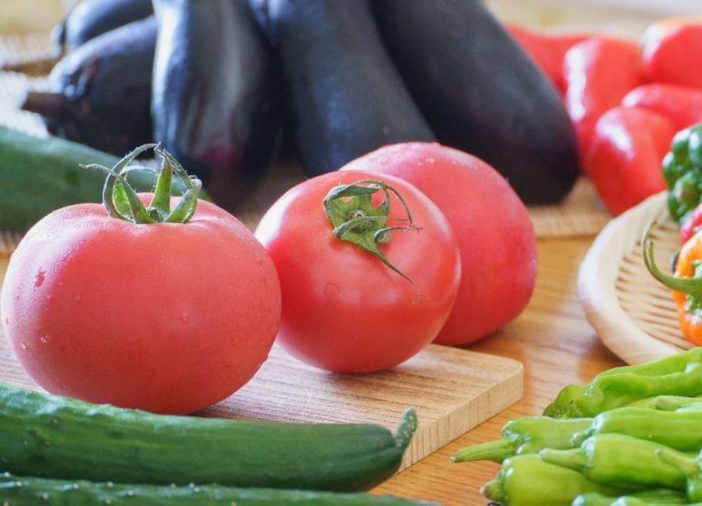 Zašto vam je paradajz bljutav, “brašnjav” i bez mirisa? 7 grešaka uništavaju ukus, a evo šta je važno za salatu - featured image