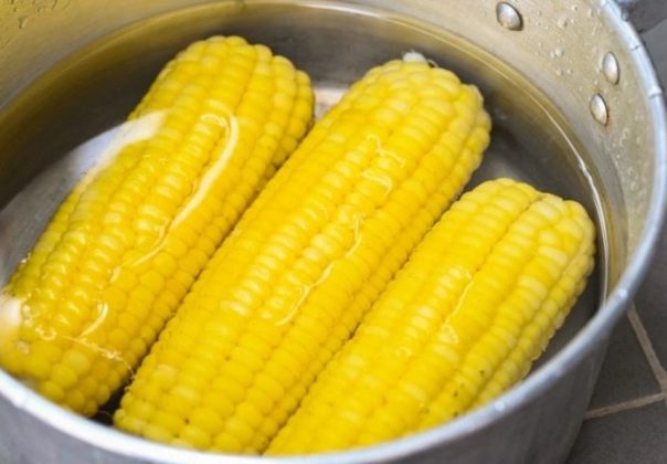 Kukuruz više ne morate da kuvate satima, dodajte 1 sastojak iz frižidera i biće gotov za 10 minuta - featured image