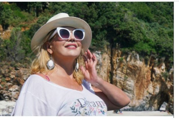 Pogled zbog kog kuća vredi čitavo bogatstvo: Suzana Mančić i Simeon Ocomokos otvorili vrata svog doma u Grčkoj! – Zavirite u njihov RAJ - featured image