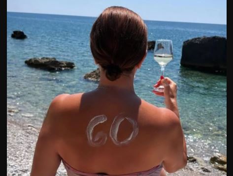 Naša voditeljka se kao samohrana majka godinama odricala uživanja: Za 60. rođendan se posvetila sebi, na plaži napravila spektakl - featured image