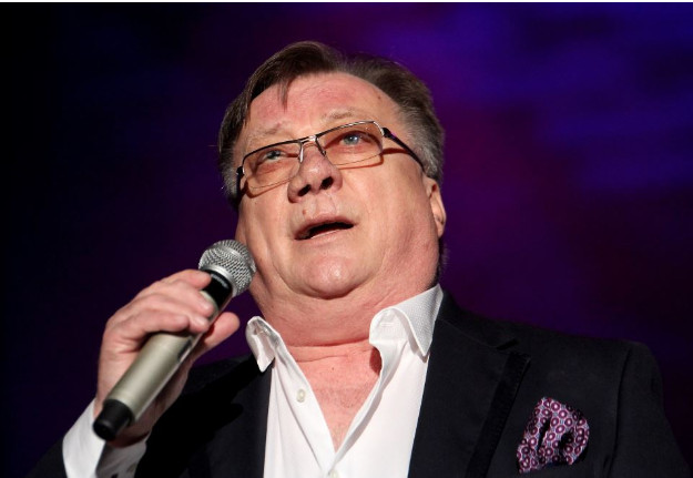 Ovoj pevačici je Halid Bešlić davao novac kad se lečila od raka: Bio je jedan od 5 kolega koji su došli na njenu sahranu i time osvetlao obraz estradi - featured image