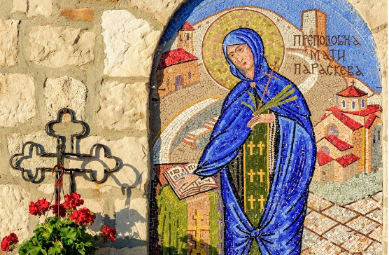 Evo šta nikako ne smete uraditi na Svetu Petku da ne navučete gnev svetiteljke: Veruje se da ovo nikome ne prašta - featured image