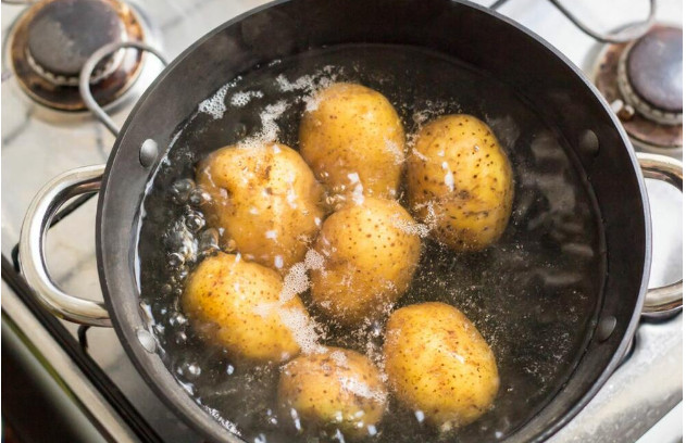 ŽENE ZAPIŠITE 0VAJ RECEPT: VODA OD KUHANOG KROMPIIRA ĆE RIJEŠITI VAŠ NAJVEĆI PROBLEM - featured image