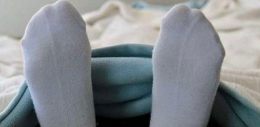 EVO ČETIRI RAZLOGA ZAŠTO BI TREBALI IZBJEGAVATI SPAVANJE U ČARAPAMA EVO ČETIRI RAZLOGA ZAŠTO BI TREBALI IZBJEGAVATI SPAVANJE U ČARAPAMA - featured image