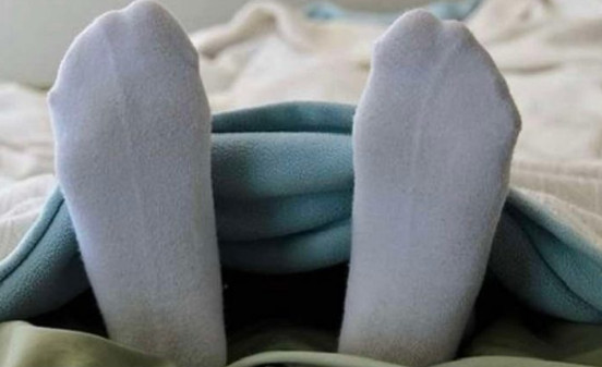 EVO ČETIRI RAZLOGA ZAŠTO BI TREBALI IZBJEGAVATI SPAVANJE U ČARAPAMA - featured image