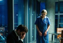 Mrzio je majku jer je bila u zatvoru, a kad mu je kao čistačica ispustila papir, pao je na koljena