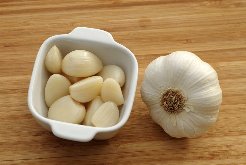 Bijeli luk je čudotvoran lijek: Ali ovih 5 grupa ljudi ne smiju da ga jedu! - featured image Bijeli luk je čudotvoran lijek: Ali ovih 5 grupa ljudi ne smiju da ga jedu! - featured image