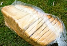 Nikako ne kupujte sečeni hleb u kesi: Evo na šta treba da obratite pažnju Nikako ne kupujte sečeni hleb u kesi: Evo na šta treba da obratite pažnju - featured image