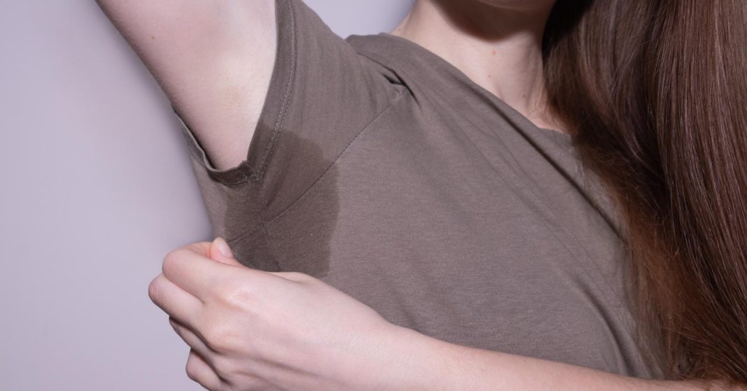 Znamo zašto odjeća nakon pranja nekad i dalje ima neugodni miris znoja, evo kako to spriječiti - featured image Znamo zašto odjeća nakon pranja nekad i dalje ima neugodni miris znoja, evo kako to spriječiti - featured image
