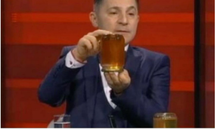STRUČNJAK OTKRIO KADA JE NAJBOLJE DA POJEDETE MED: U ovo DOBA DANA je INFUZIJA ZA ZDRAVLJE, popravlja i JETRU - featured image STRUČNJAK OTKRIO KADA JE NAJBOLJE DA POJEDETE MED: U ovo DOBA DANA je INFUZIJA ZA ZDRAVLJE, popravlja i JETRU - featured image