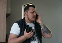 PROCURILA SLIKA NA KOJOJ JE SLOBA VASIĆ OBUČEN KAO MONAH: Fotografija sa Ostroga začudila NACIJU, skrenuo totalno… (FOTO) PROCURILA SLIKA NA KOJOJ JE SLOBA VASIĆ OBUČEN KAO MONAH: Fotografija sa Ostroga začudila NACIJU, skrenuo totalno… (FOTO) - featured image